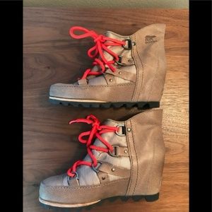 ISO Sorel Sandy wedge size 9